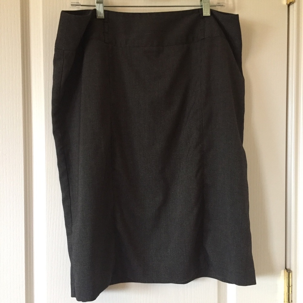 Dressbarn Pencil classic black skirt
